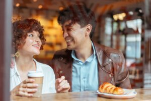 couple-in-the-coffee-shop