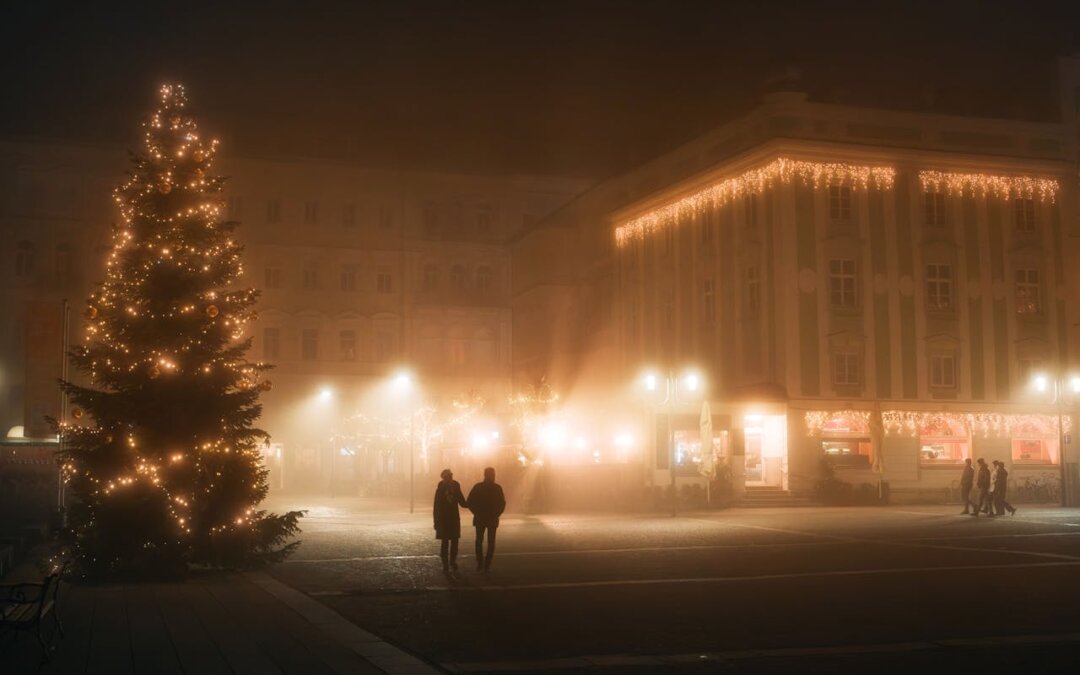 festive-night-in-foggy-gmunden-town-square